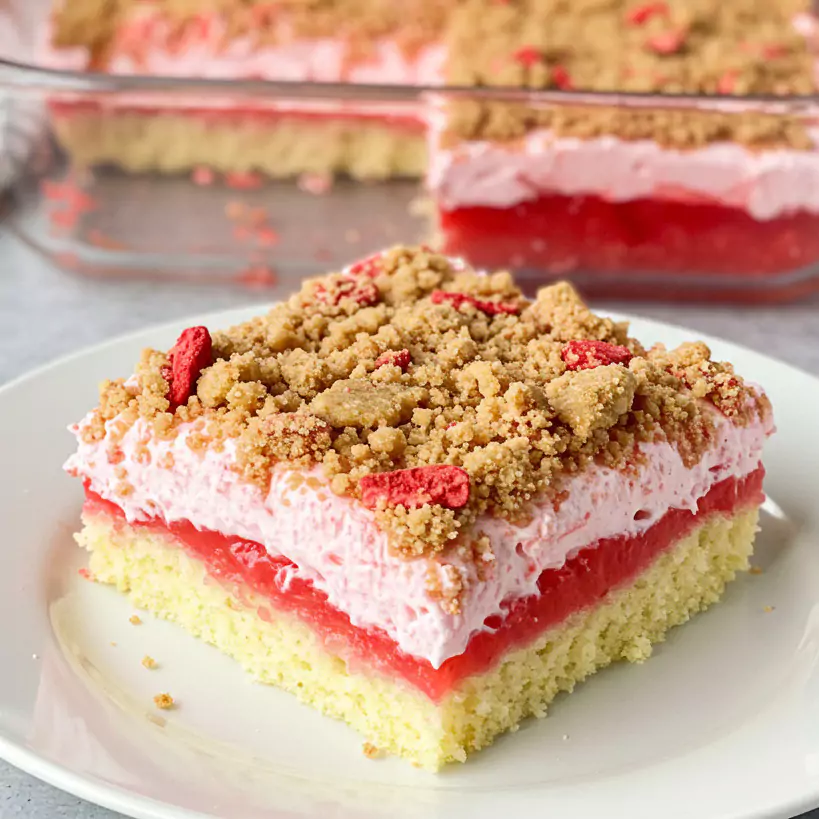 strawberry crunch poke cake